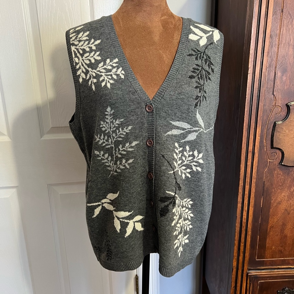 Alfred Dunner Gray Floral Knit sweater Vest